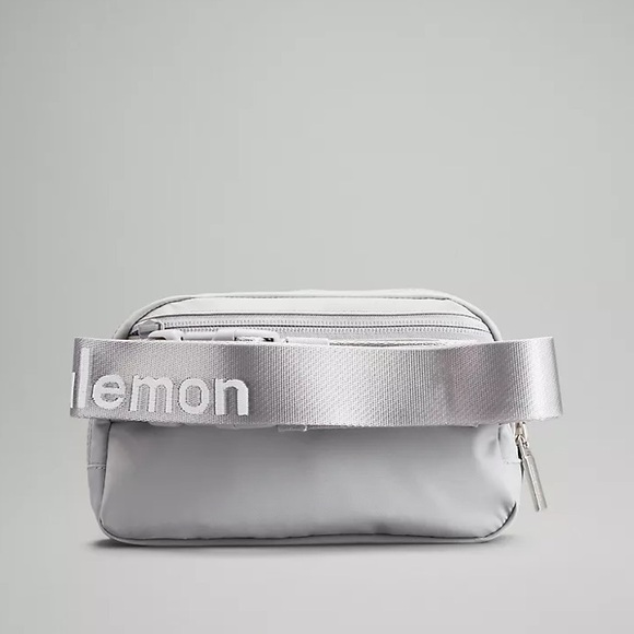 NEW Lululemon Everywhere Belt Bag 1L Color Silver Drop/White - Picture 4 of 10